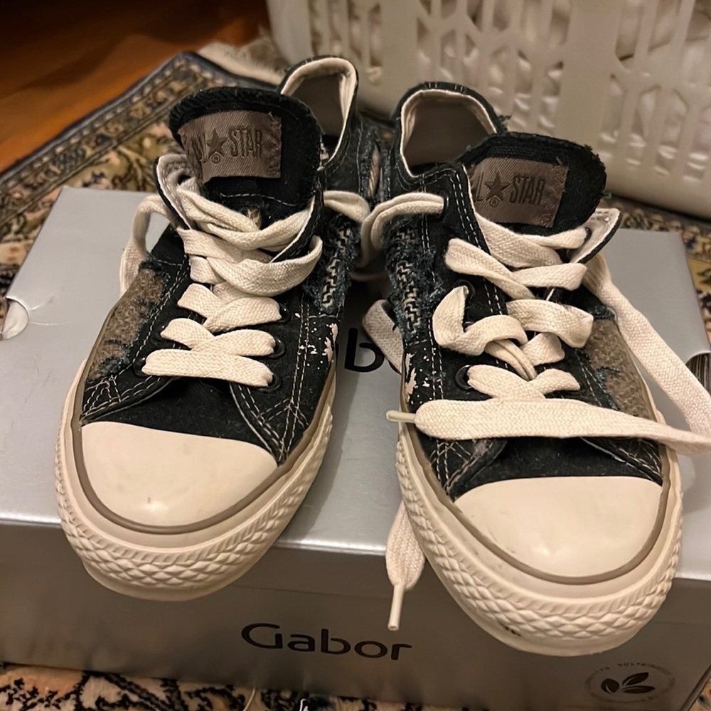 Women’s Converse Size 8
